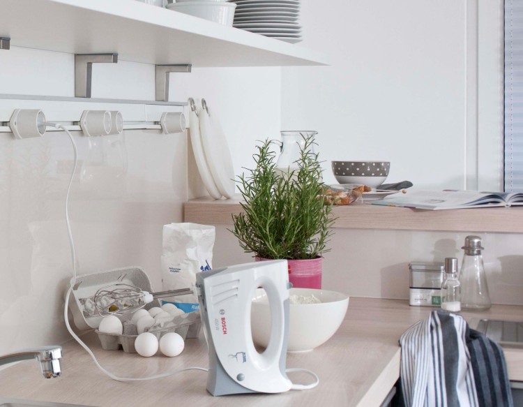 MainLine System  mobilnych gniazdek zamontowany w kuchni