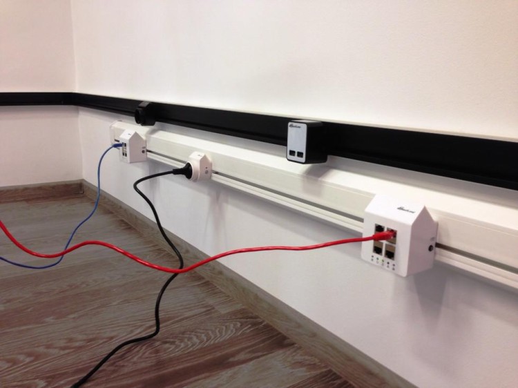 Gniazdo Switch Ethernet białe montaż