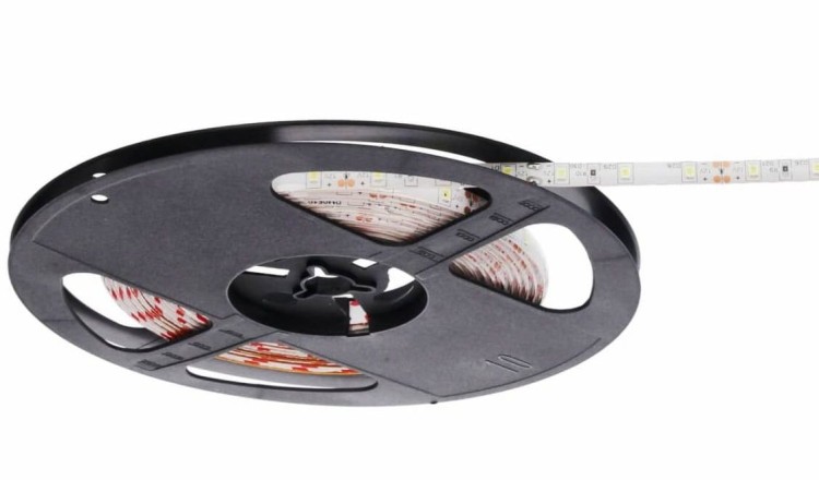 Taśma LED 60xSMD 2835 IP63 12V/5,3W-300lm barwa światła zimna wodoodporna
